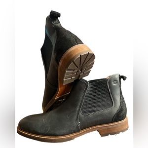 Mens Florsheim brand boots LIKE NEW condition size 9.5